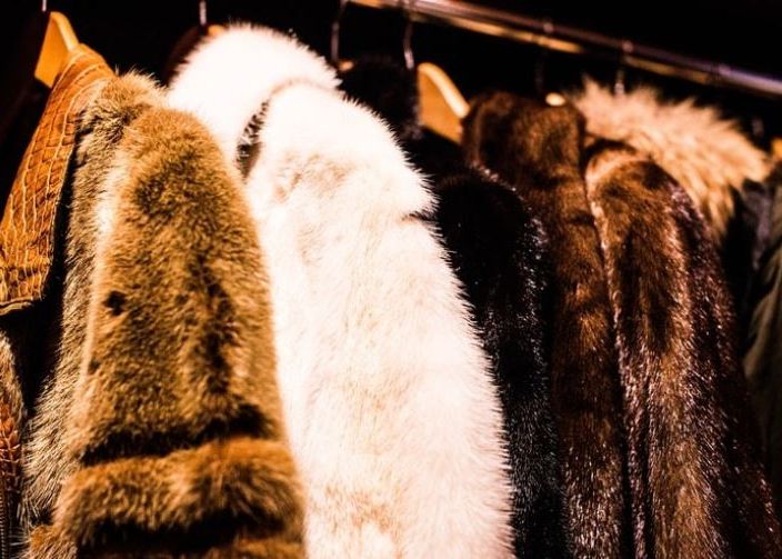 P Cum Porti Haina Din Blana Sintetica