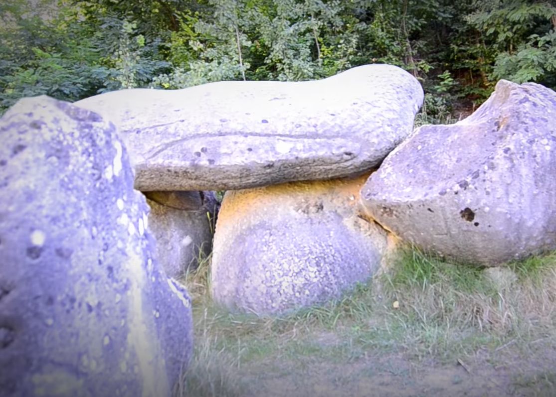 Zpietrele Vii Din Romania Cunoscute In Toata Lumea Misterele Stancilor Care Cresc Si Isi Schimba Forma