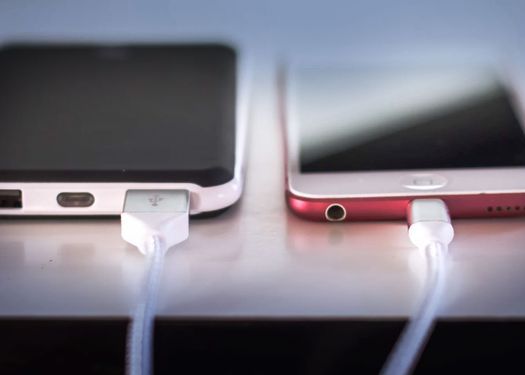 Greseala Uriasa Pe Care O Facem Cu Totii Si Care Ne Distruge Smartphone Urile