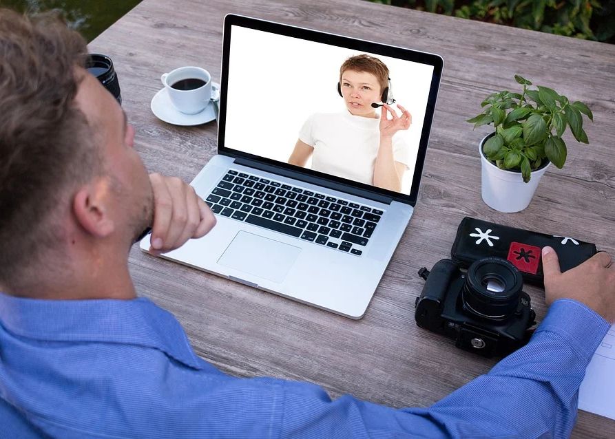 Cat Poluezi Daca Iti Tii Camera Pornita Pe Zoom