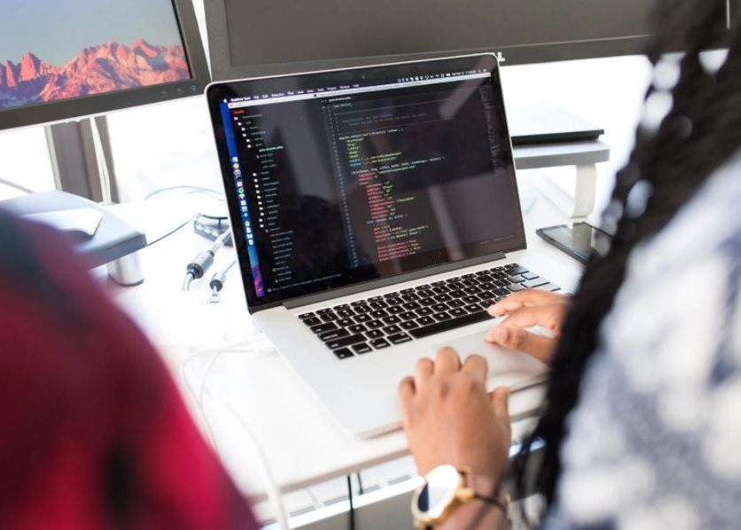 P De Ce Solutiile De Software Personalizate Sunt Vitale Pentru Dinamica Unui Business