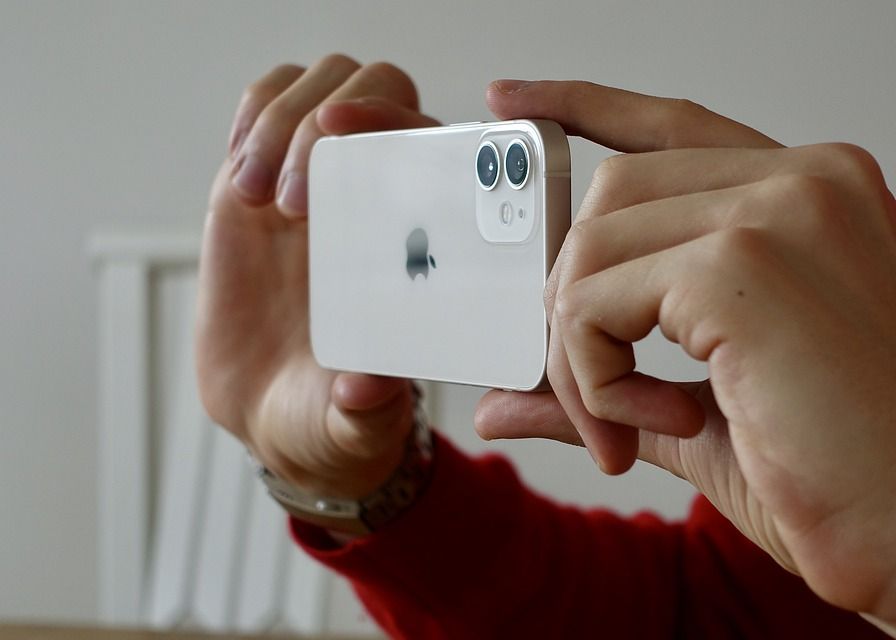 Apple renunță deja la producția unui model din seria iPhone 12 Apple Renunta Deja La Productia Unui Model Din Seria Iphone 12