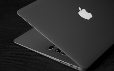 Zeci de mii de Macbook-uri, infectate cu un virus misterios 