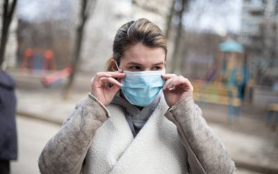 Câte zile rezistă noul coronavirus pe haine? Iată care sunt cele mai periculoase materiale