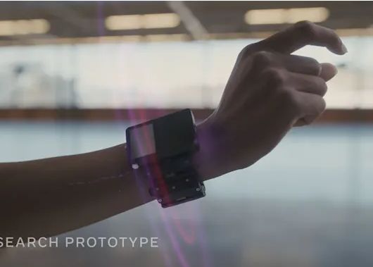 Facebook Lucreaza La O Tehnologie Sf Care Iti Aduce Realitatea Augmentata La Incheietura Mainii