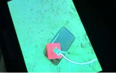 Ce se întâmplă cu un iPhone după ce a stat o lună întreagă într-un lac înghețat. Rezultatul este uimitor