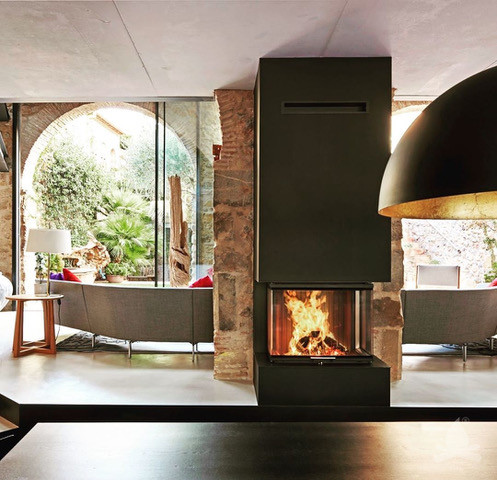 (P) Clienții din Borșa au redescoperit beneficiile atemporale ale sobelor șemineu premium