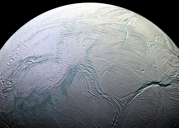 Exista Viata Pe Enceladus Cercetatorii Au Observat Posibile Dovezi In Crusta De Gheata