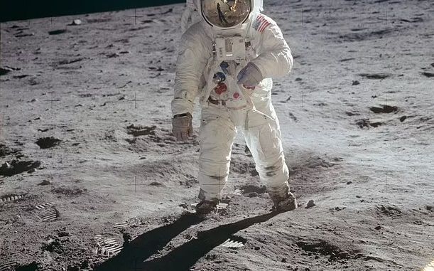 Ce A Vazut De Fapt Buzz Aldrin Cand A Fost Pe Luna Fotografia Care Arata Adevarul