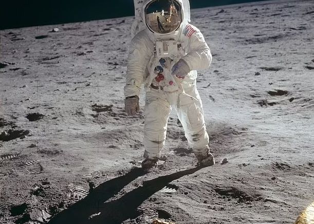Ce A Vazut De Fapt Buzz Aldrin Cand A Fost Pe Luna Fotografia Care Arata Adevarul