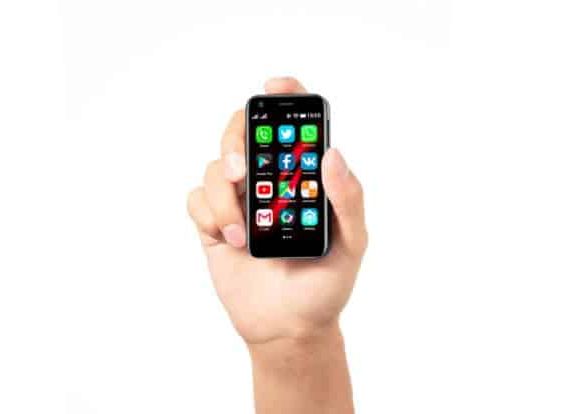 Cum Arata Si Ce Poate Face Cel Mai Mic Smartphone 4g Din Lume