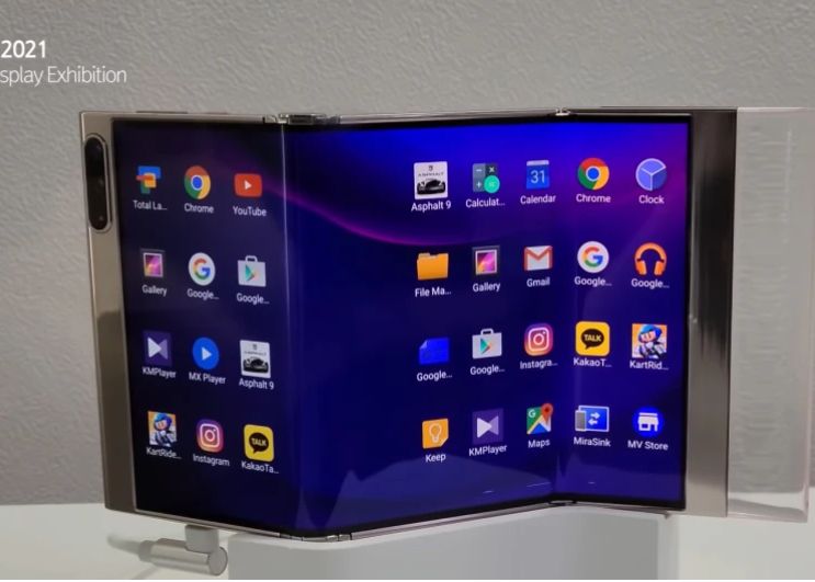 Cel Mai Spectaculos Telefon Realizat Vreodata Samsung Dezvaluie Dispozitivul Care Se Pliaza In Doua Locuri
