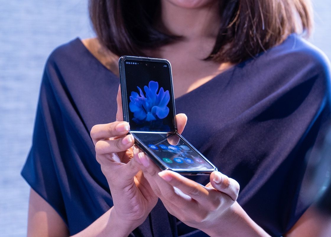 Cel mai popular telefon pliabil în 2021. A fost cumpărat de peste 700.000 de oameni într-o singură țară Cel Mai Popular Telefon Pliabil In 2021 A Fost Cumparat De Peste 700 000 De Oameni