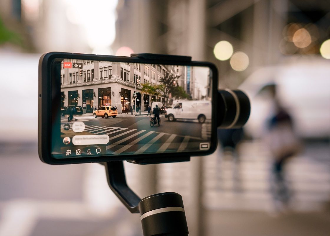 Filme realizate integral cu telefonul? Un producător de top a încheiat un parteneriat cu regizori de renume mondial Filme Realizate Integral Cu Telefonul Un Producator De Top A Incheiat Un Parteneriat Cu Regizori De Renume