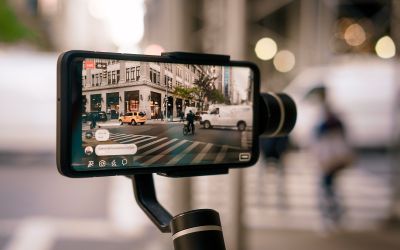 Filme realizate integral cu telefonul? Un producător de top a încheiat un parteneriat cu regizori de renume mondial 