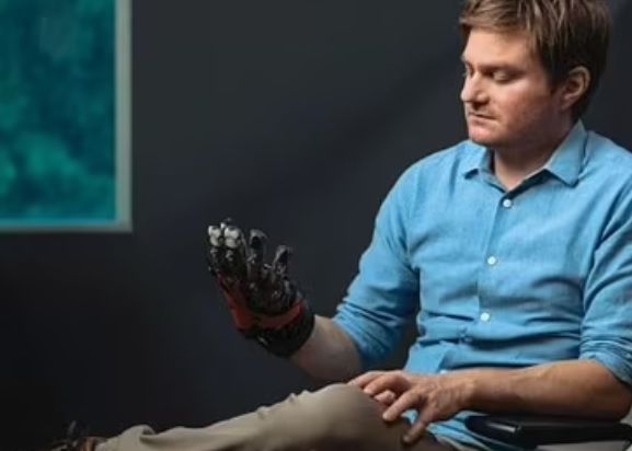 Primul Pas Spre Zmetavers Meta A Lansat O Manusa Inteligenta Care Permite Atingerea Obiectelor In Vr