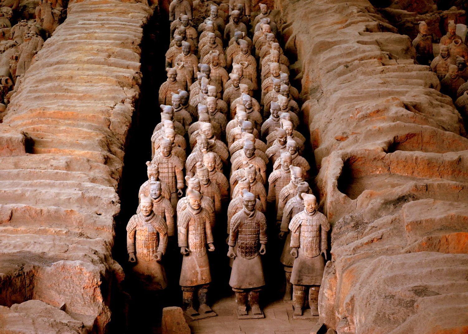 Ce Se Ascunde In Uriasul Mormant Al Primului Imparat Al Chinei