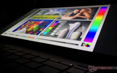 LG lucrează la un ecran OLED pliabil pentru laptop. Ar putea fi folosit de HP sau chiar de Apple 