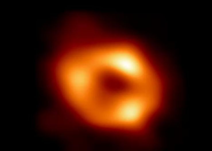 Gaura neagră supermasivă din galaxia noastră, surprinsă pentru prima dată într-o fotografie Gaura Neagra Supermasiva Din Galaxia Noastra Surprinsa Pentru Prima Data Intr O Fotografie