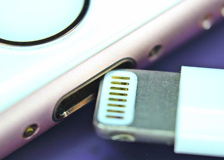 Apple Renunta In Sfarsit La Cablul Lightning Cand Va Avea Loc Schimbarea