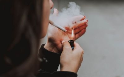 De ce unii oameni care fumează toată viața nu fac niciodată cancer pulmonar