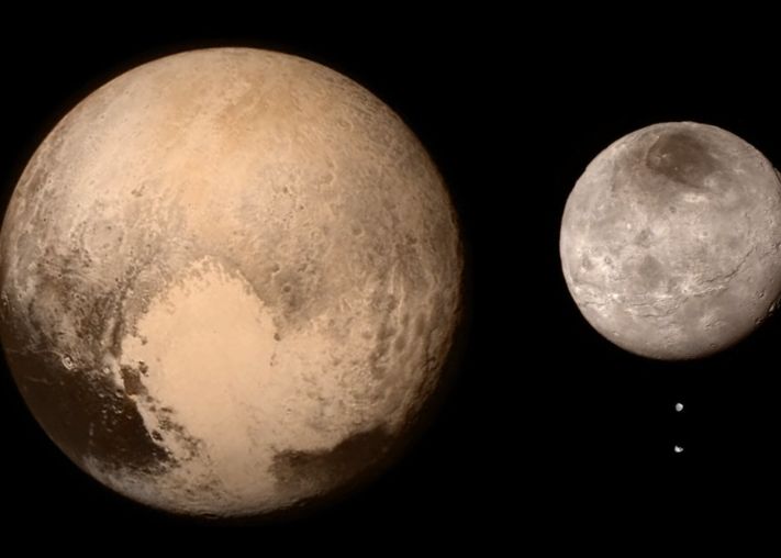 Luna Lui Pluto Are Un Pol Nordic Misterios De Culoare Rosie Ipoteza Astronomilor
