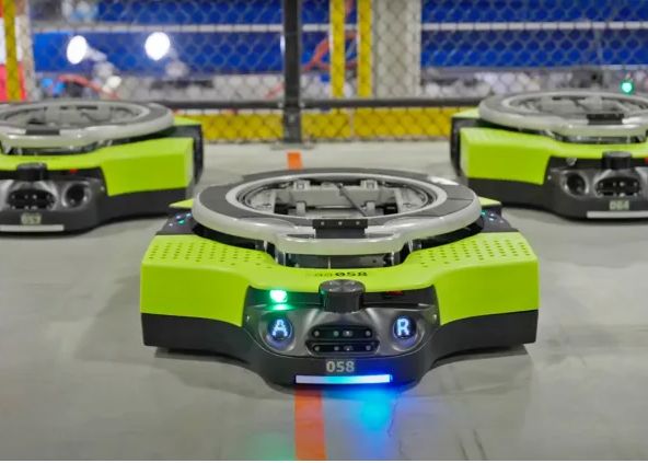 Amazon a introdus în depozitele sale primul robot complet autonom Amazon A Introdus In Depozitele Sale Primul Robot Complet Autonom