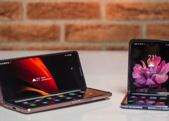 Samsung vrea ca oricine să-și permită telefoane pliabile și ar putea pregăti două modele Galaxy A Fold și Flip mai ieftine Samsung Vrea Ca Oricine Sa Si Permita Telefoane Pliabile Si Ar Putea Pregati Doua Modele Galaxy A Fold