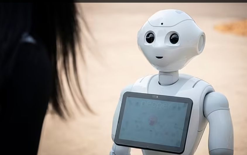 Primul Robot Umanoid Care Poate Coordona Cursuri De Yoga Si Poate Ajuta La Ingrijirea Pacientilor Cu Alzheimer