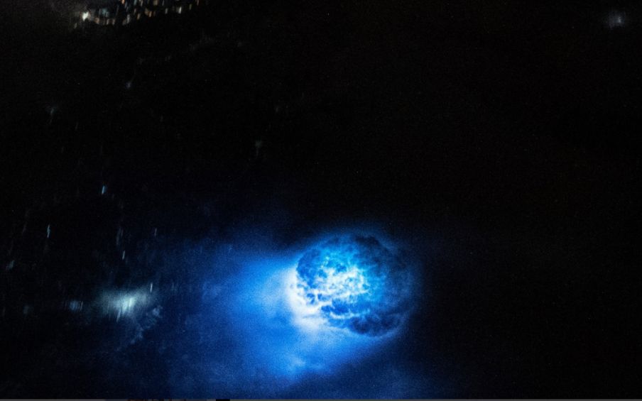Petele Albastre Bizare Care Zplutesc In Atmosfera Pamantului Care Este Explicatia