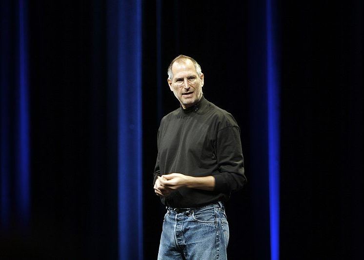 O pereche de sandale Birkenstock care i-a aparținut lui Steve Jobs s-a vândut cu o sumă fabuloasă O Pereche De Sandale Birkenstock Care I A Apartinut Lui Steve Jobs S A Vandut Cu O Suma Fabuloasa