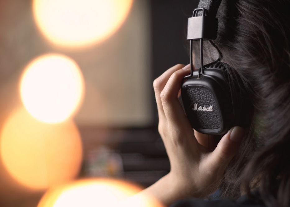 Peste Un Miliard De Tineri In Pericol Sa Si Piarda Auzul Din Cauza Castilor Si A Localurilor Cu Muzica