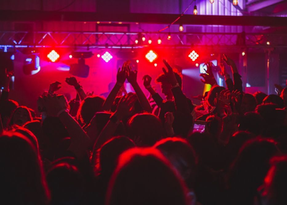 Un club de noapte din Glasgow transformă căldura corporală a dansatorilor în energie termică Un Club De Noapte Din Glasgow Transforma Caldura Corporala A Dansatorilor In Energie Termica