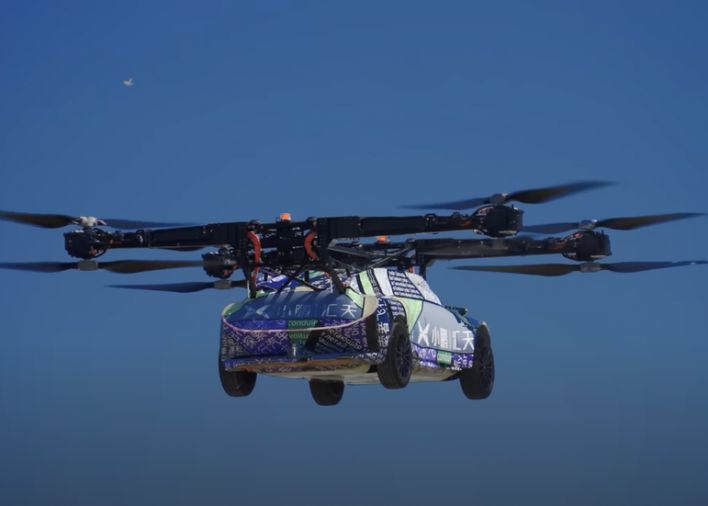 Rivalul Tesla Din China Prezinta O Masina Zburatoare