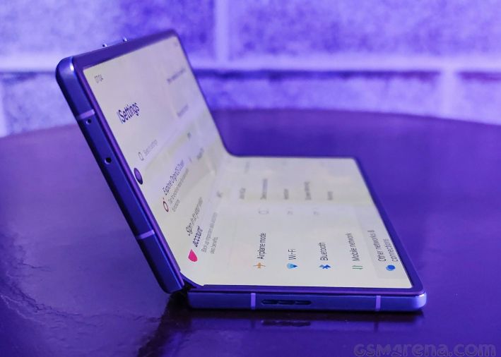 Surface Duo 3 De La Microsoft Va Avea Un Ecran Pliabil