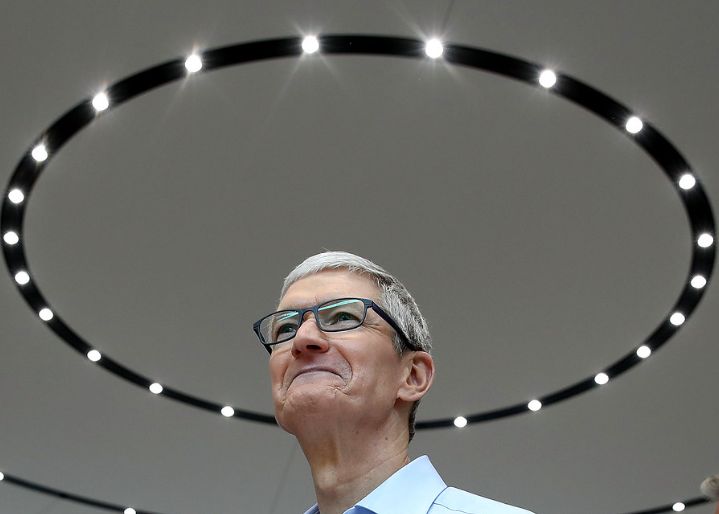 Ceo Ul Apple Tim Cook Isi Reduce Propriul Salariu Cu 35 De Milioane De Dolari In 2023