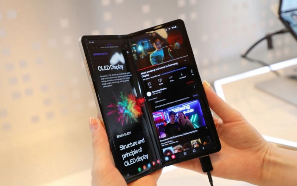 Prototipul Samsung Care Arata Viitorul Telefoanelor Pliabile Foto