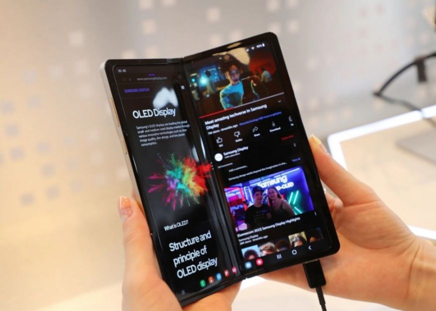 Prototipul Samsung care arată viitorul telefoanelor pliabile. FOTO Prototipul Samsung Care Arata Viitorul Telefoanelor Pliabile Foto