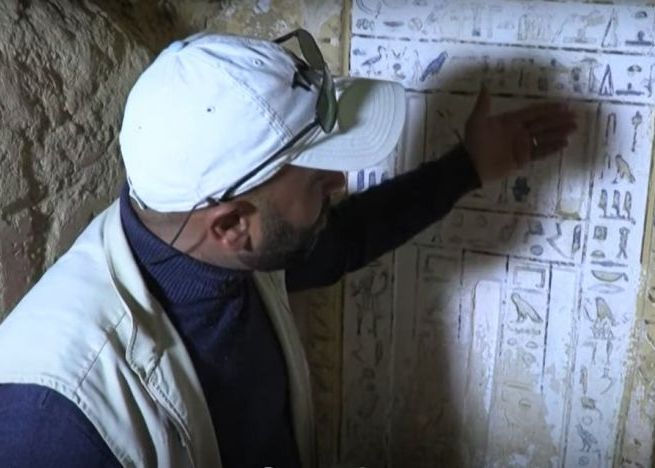 A Fost Descoperita Cea Mai Veche Mumie Egipteana Este Complet Acoperita Cu Aur