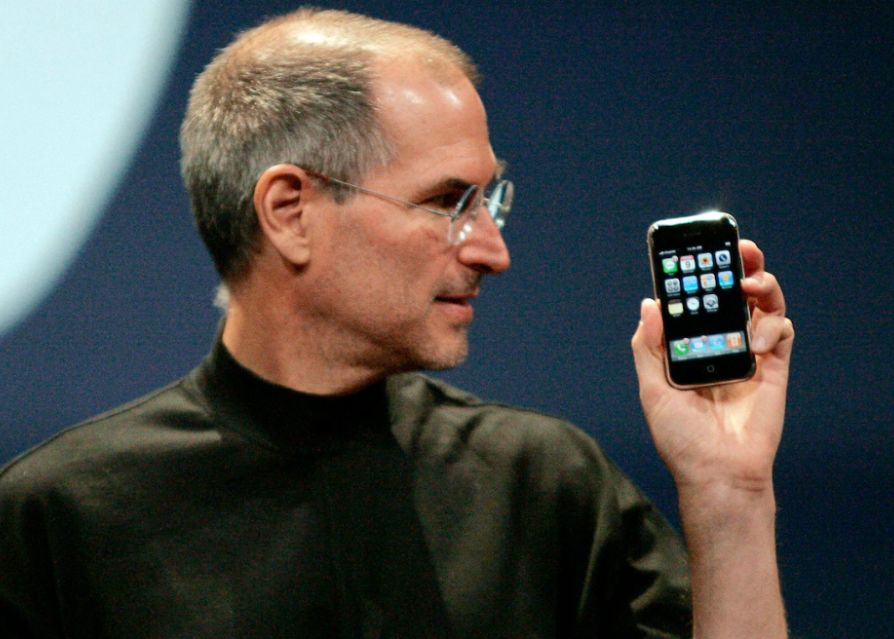 Un iPhone din prima generație va fi scos la licitație și ar putea fi vândut cu o sumă uriașă Un Iphone Din Prima Generatie Va Fi Scos La Licitatie Si Ar Putea Fi Vandut Cu O Suma Uriasa