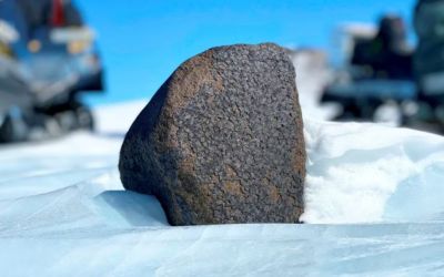 Un meteorit uriaș și deosebit de rar, descoperit în Antarctica, conține cel mai vechi material organic din Sistemul Solar