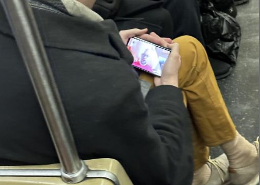 Google Pixel Fold A Fost Zarit In Premiera Pe Strazile Din New York Foto