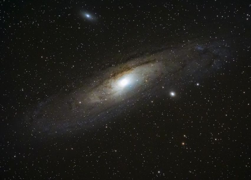 O galaxie rară cu trei găuri negre i-a condus pe astronomi spre descoperirea celor mai masive obiecte din Univers O Galaxie Rara Cu Trei Gauri Negre I A Condus Pe Astronomi Spre Descoperirea Celor Mai Masive Obiecte