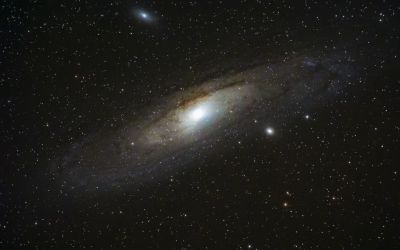 O galaxie rară cu trei găuri negre i-a condus pe astronomi spre descoperirea celor mai masive obiecte din Univers