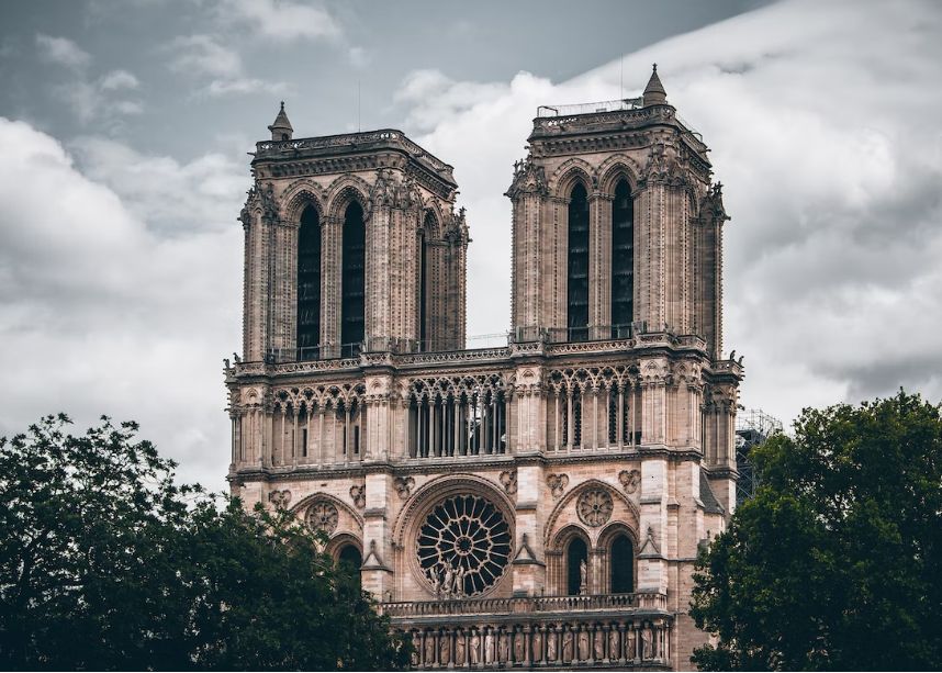 Surpriza majoră dezvăluită în urma incendiului de la catedrala Notre Dame din Paris Surpriza Majora Dezvaluita In Urma Incendiului De La Catedrala Notre Dame Din Paris