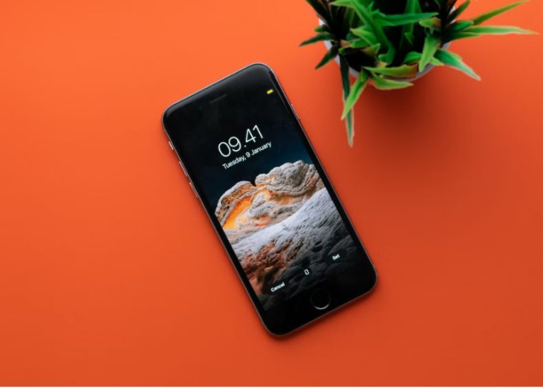 iPhone-urile care rulează iOS 17 vor putea fi folosite ca ecrane inteligente atunci când sunt blocate Iphone Urile Care Ruleaza Ios 17 Vor Putea Fi Folosite Ca Ecrane Inteligente Atunci Cand Sunt Blocate