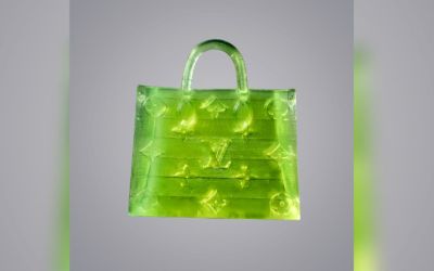 O poșetă minusculă, „mai mică decât o granulă de sare , s-a vândut cu o sumă uriașă 