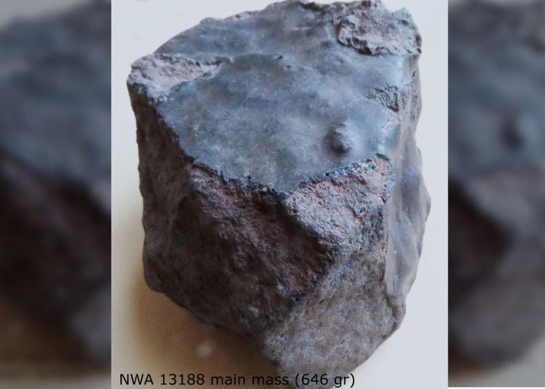 Primul „meteorit bumerang din lume, descoperit în deșertul Sahara Primul Zmeteorit Bumerang Din Lume Descoperit In Desertul Sahara