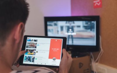 YouTube introduce o nouă funcție pe bază de AI, care ajută la realizarea de „rezumate” pentru videoclipuri 