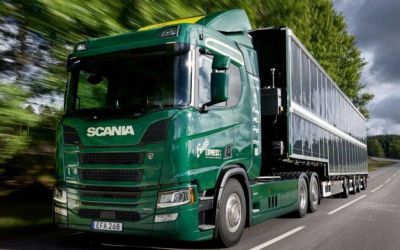 Camionul hibrid care poate parcurge peste 9000 de kilometri pe an doar cu ajutorul energiei solare